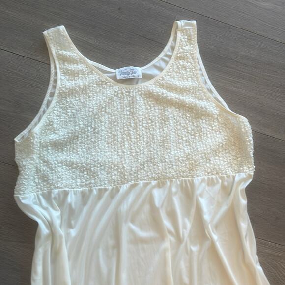 Vintage Vanity Fair size Large made in usa Cream nigth gown - Picture 7 of 11